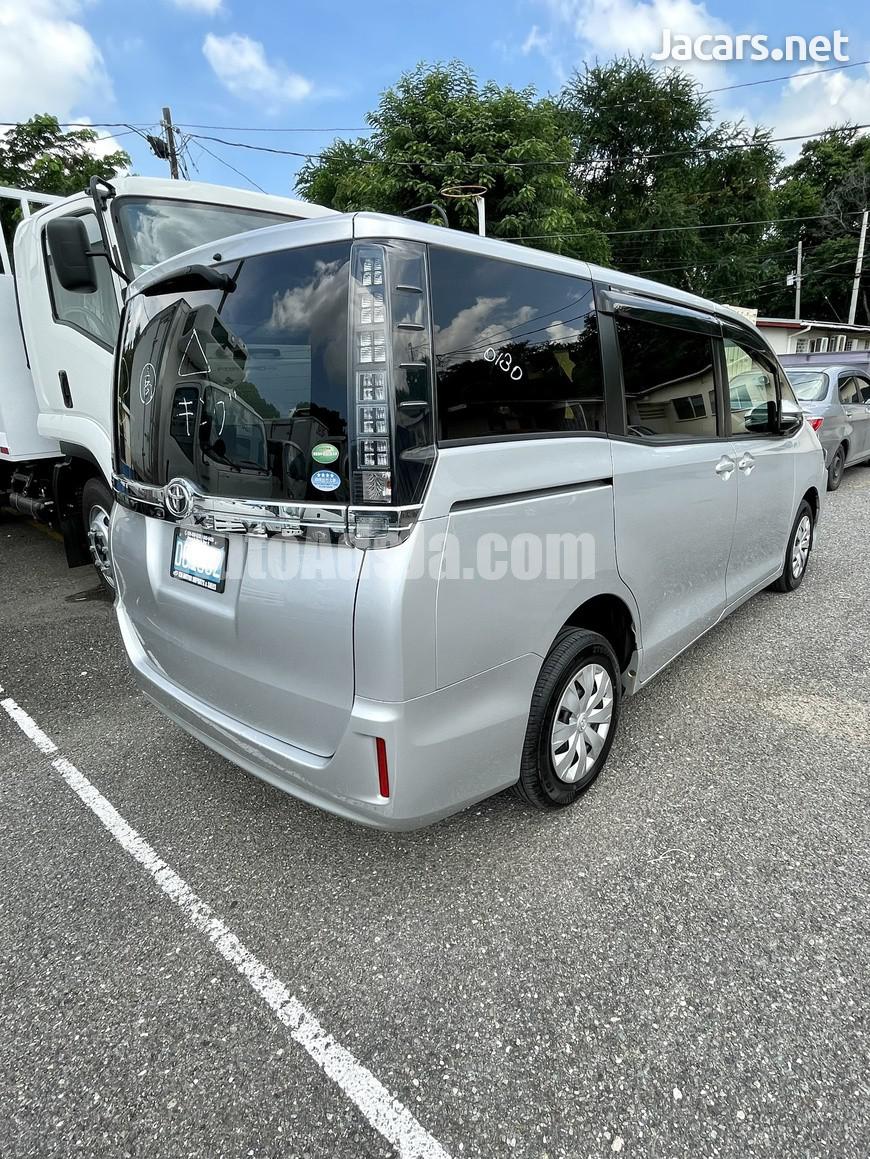 2014 Toyota voxy