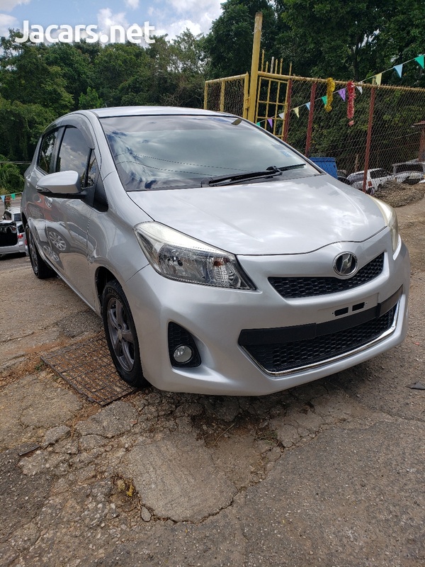 Toyota Vitz 1,0L 2014