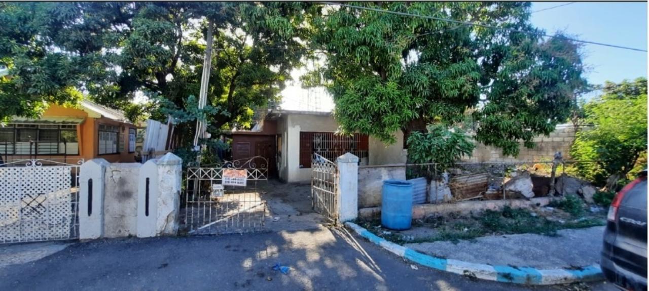 House for Sale   Kingston 13