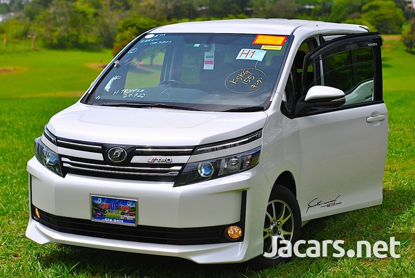 Toyota Voxy 2,0L 2015