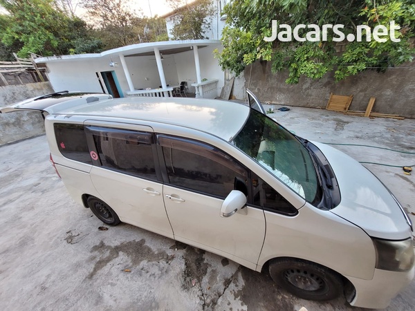 Toyota Noah 2,0L 2010