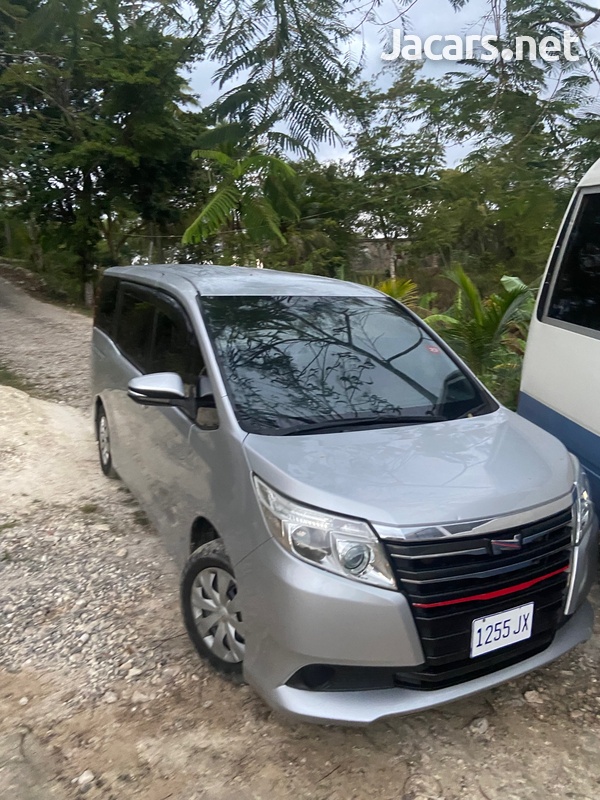 Toyota Noah 2,1L 2014