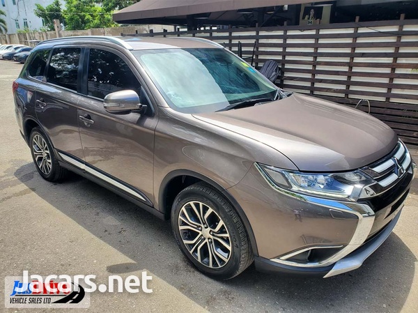 Mitsubishi Outlander or Airtrek 2,0L 2019