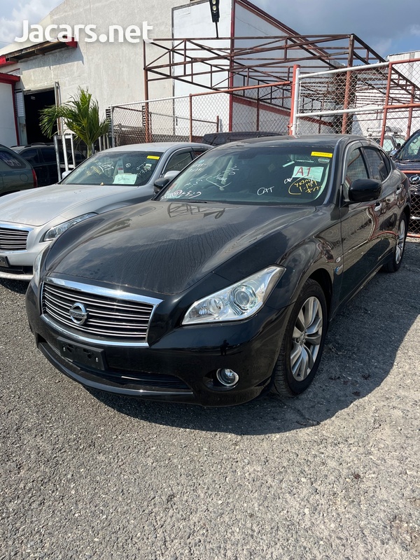 Nissan Fuga 3,5L 2014