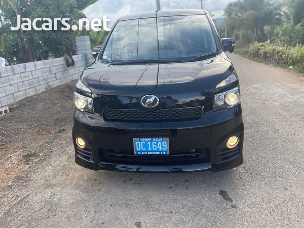 Toyota Voxy 2,0L 2013