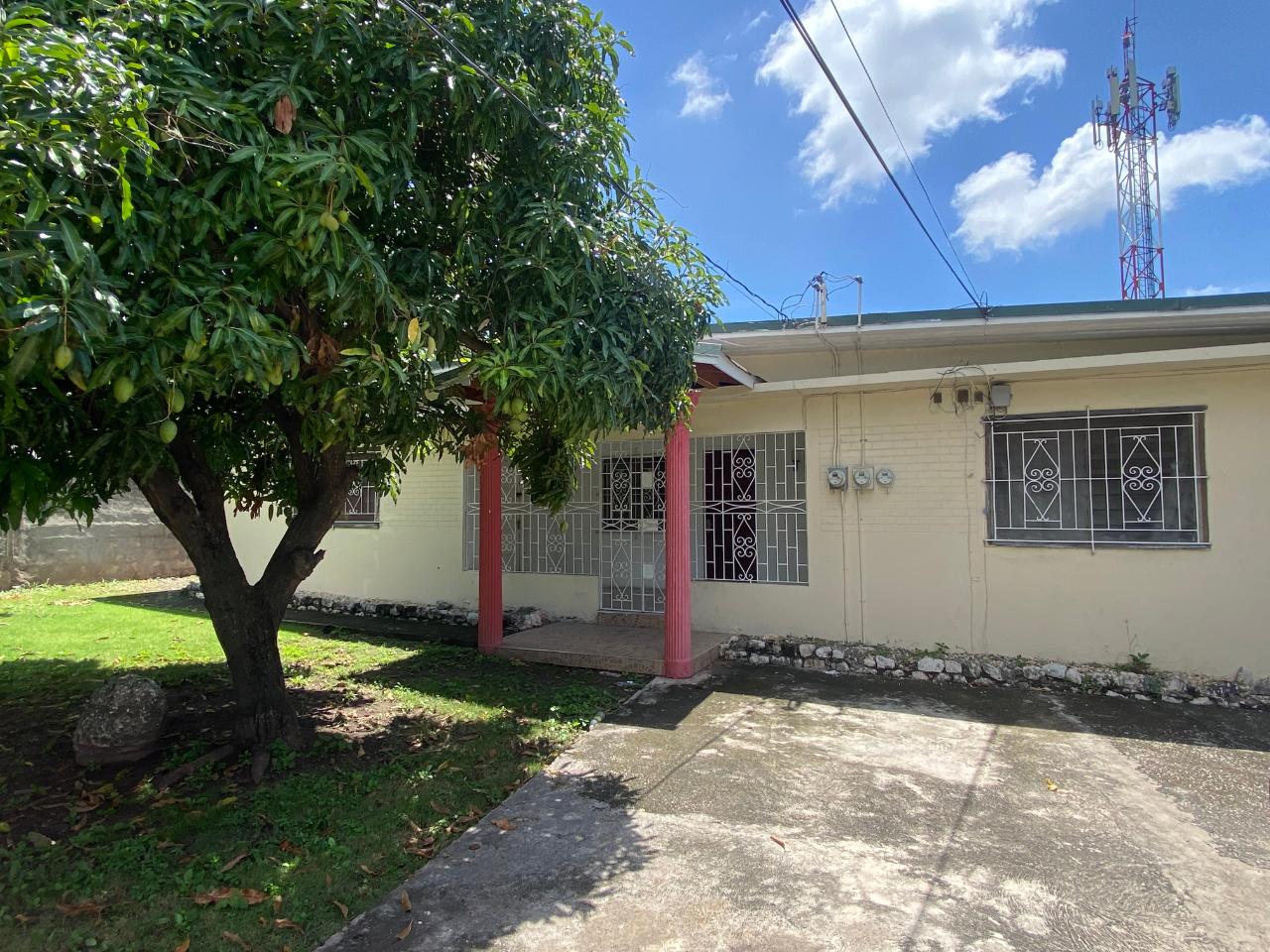 House for Sale   Kingston 10