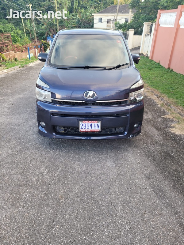 Toyota Voxy 2,0L 2010