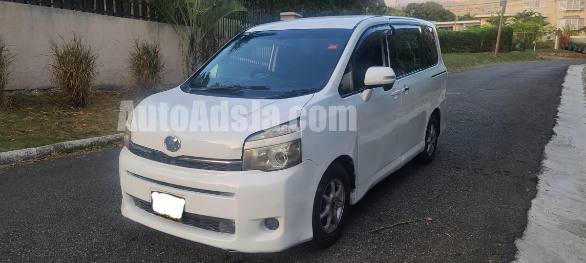2011 Toyota Voxy
