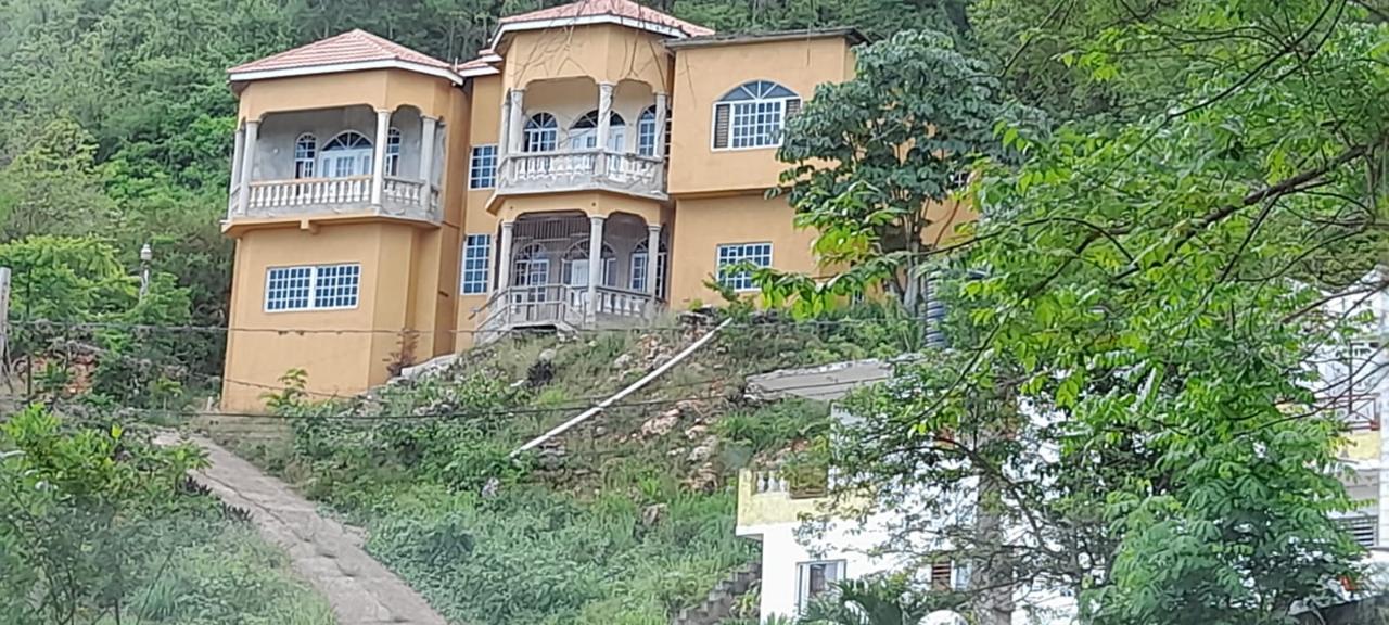 House for Foreclosure   Red Hills