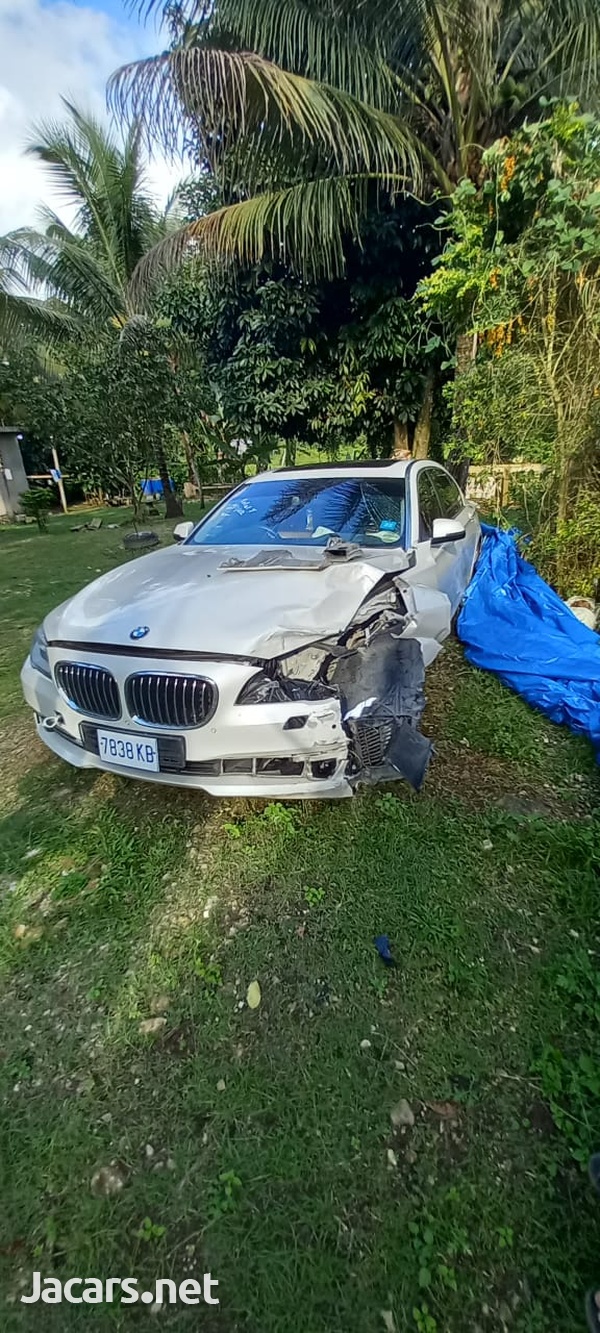 BMW 7-Series 2,0L 2014