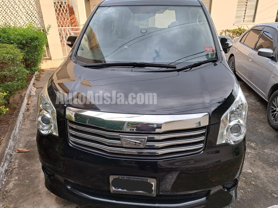 2013 Toyota Noah