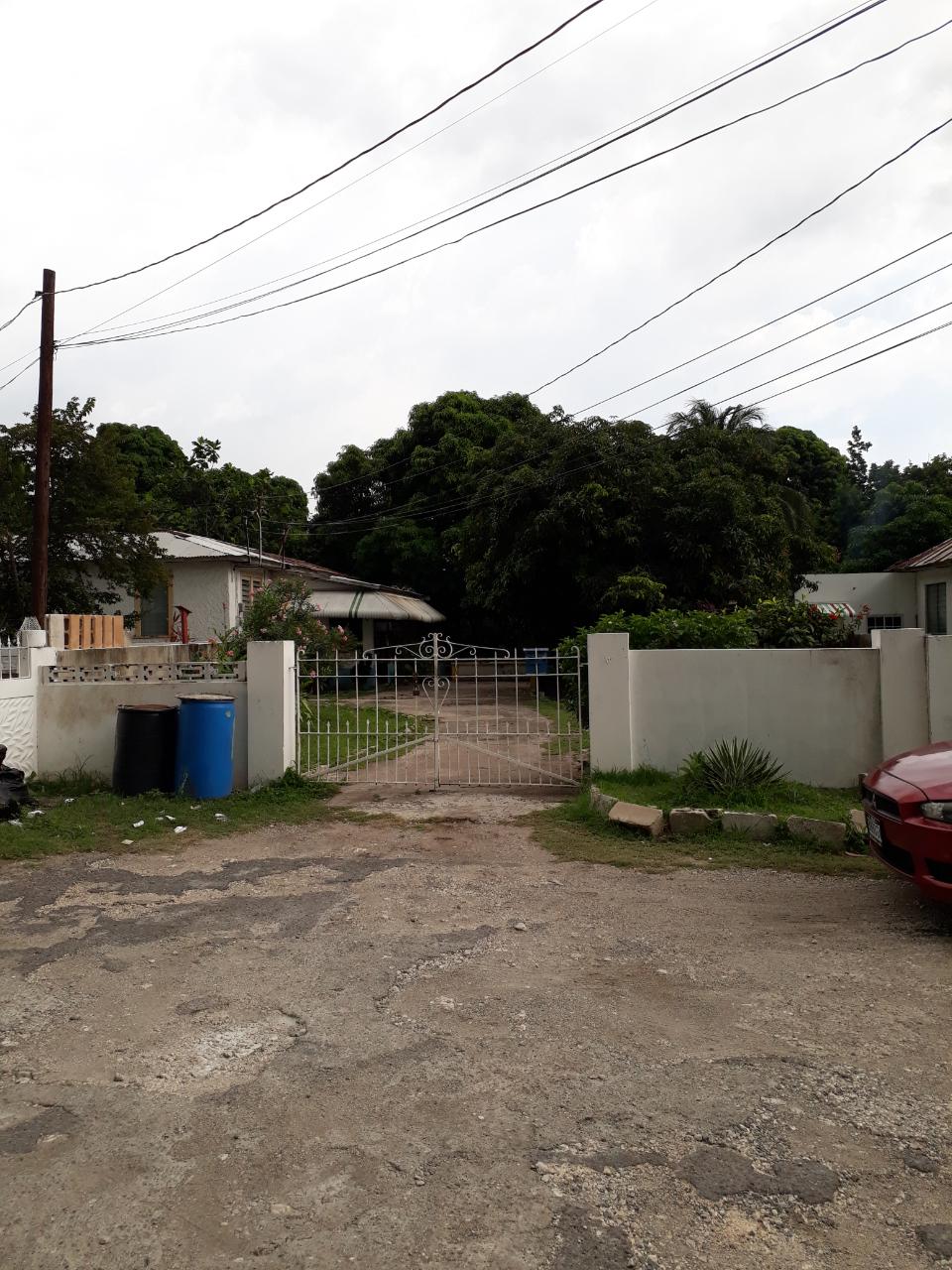 House for Sale   Kingston 10