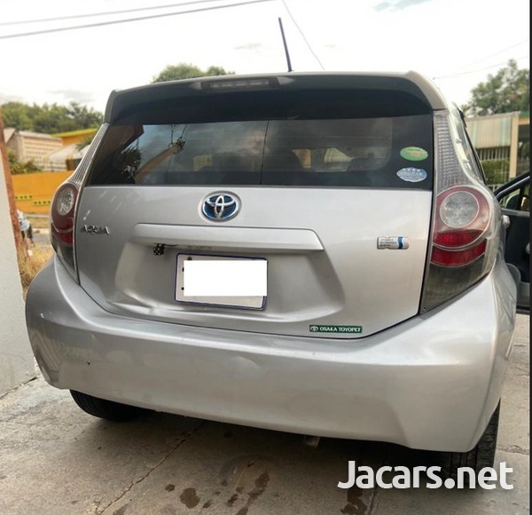 Toyota Aqua 1,5L 2012
