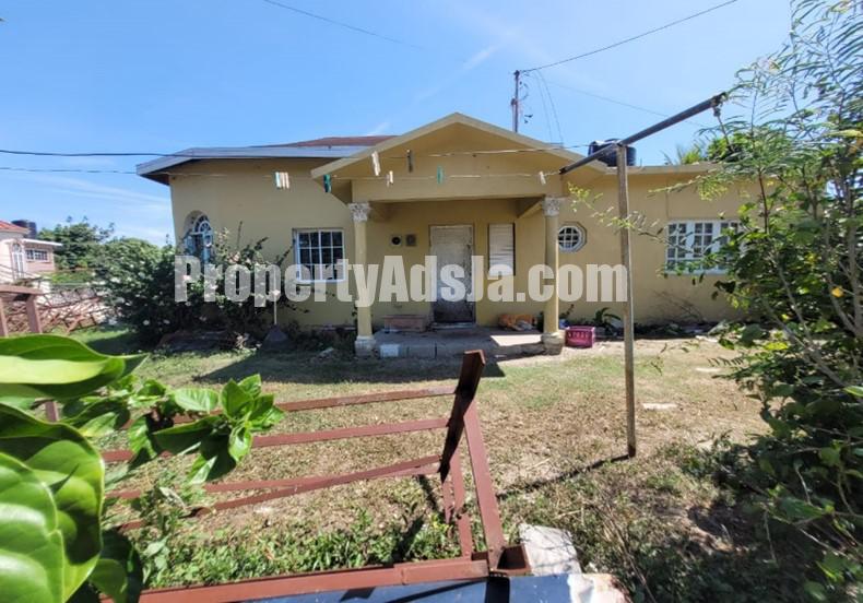 3 bed House For Sale in Spanish Town, St. Catherine, Jamaica