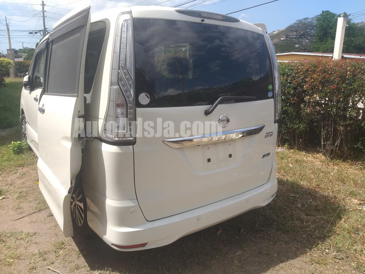 2015 Nissan Serena