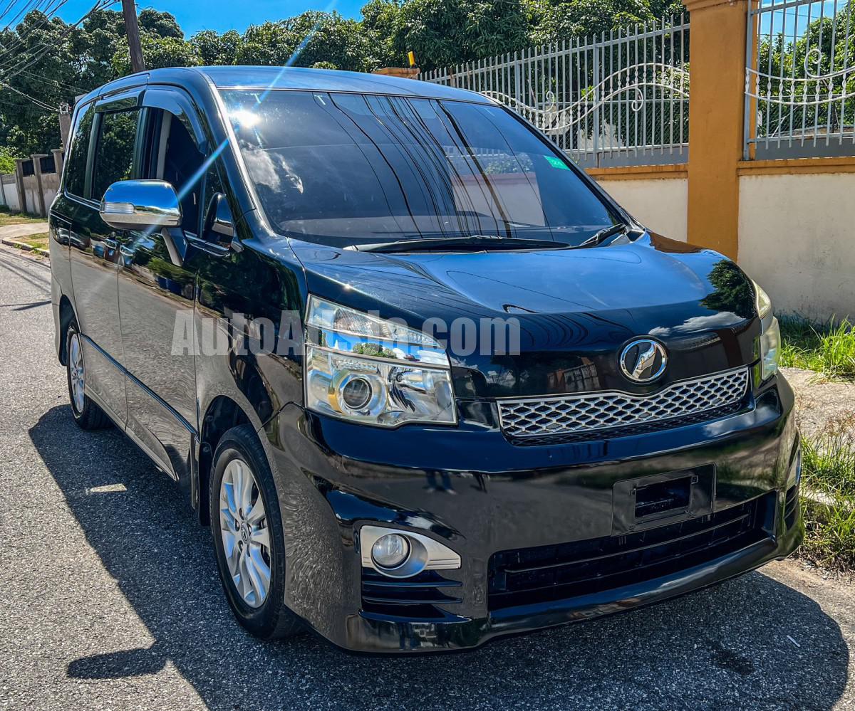 2013 Toyota Voxy