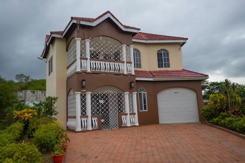 House for Sale   May Pen