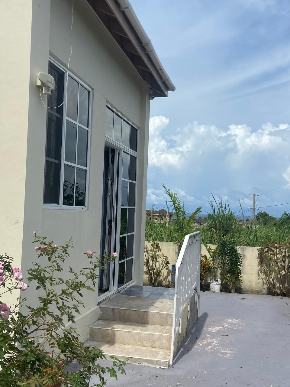 Apartment for Rent   Laughlands