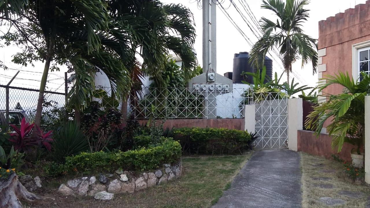 House for Sale   Kingston 9