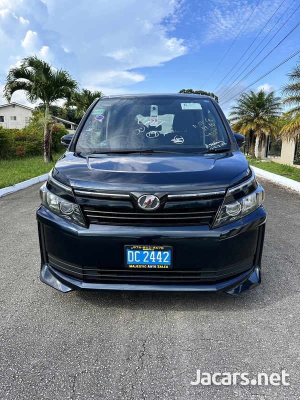 Toyota Voxy 2,0L 2018