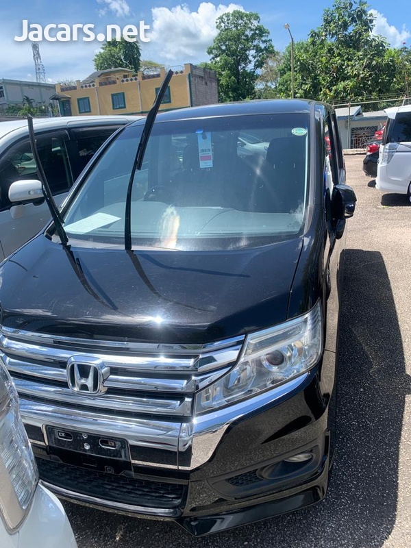 Honda Stepwgn Spada 1,8L 2013