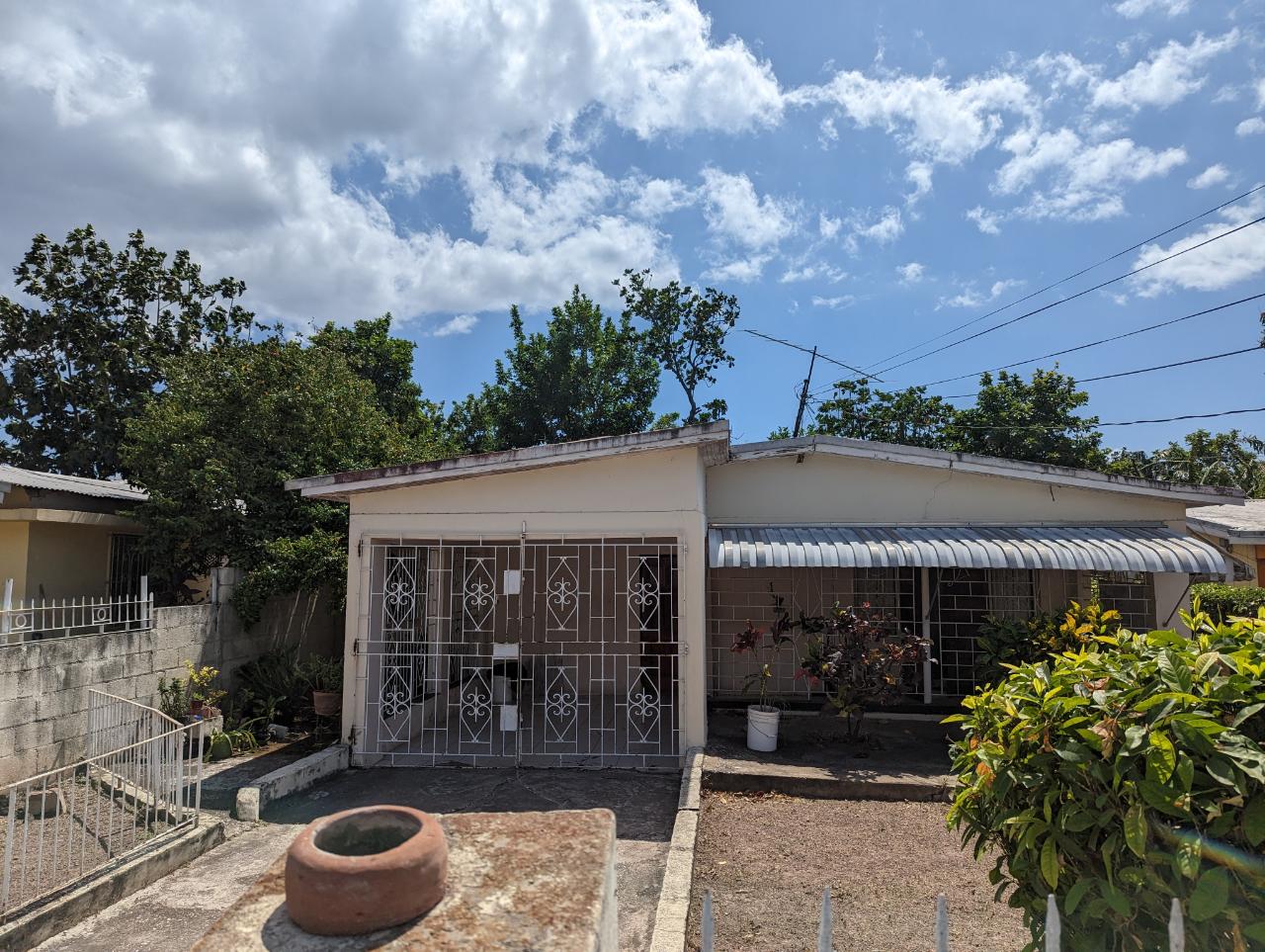 House for Sale   Kingston 20