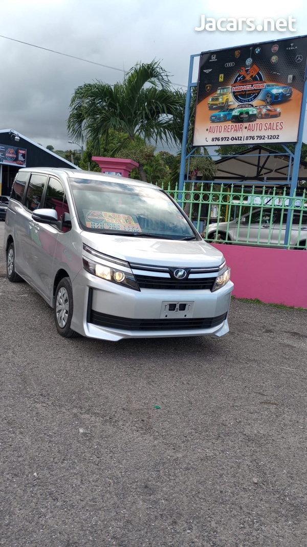 Toyota Voxy 2,0L 2016