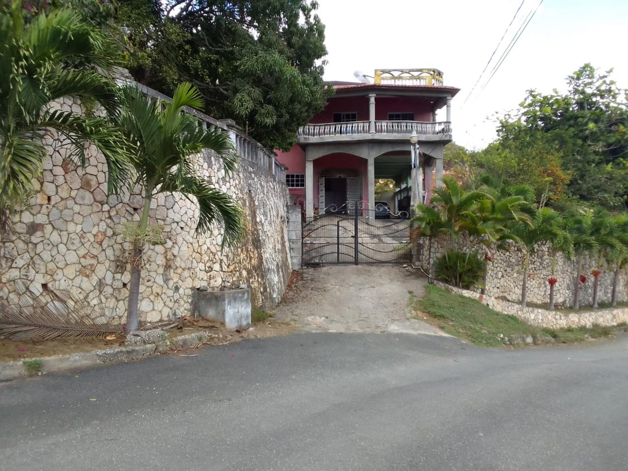 House for Private   Kingston 9