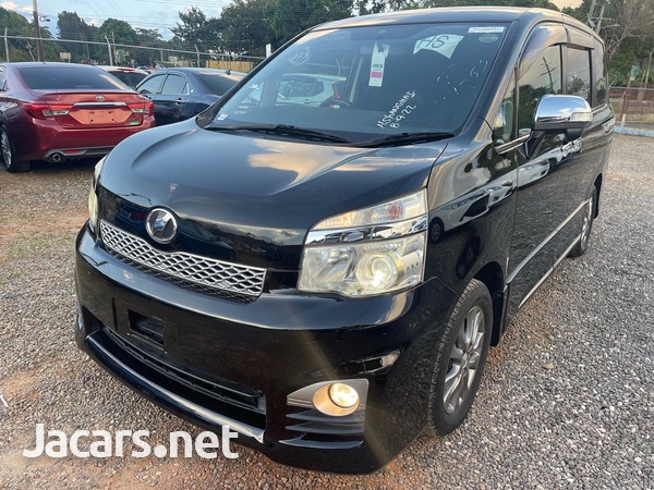 Toyota Voxy 2,0L 2013