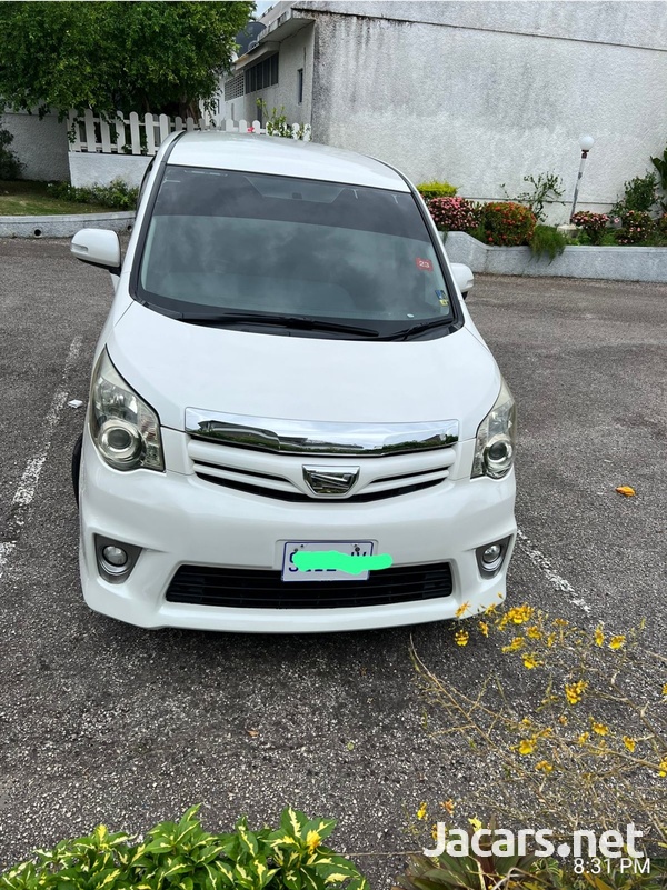 Toyota Noah 1,8L 2011