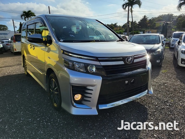 Toyota Voxy 2,0L 2015