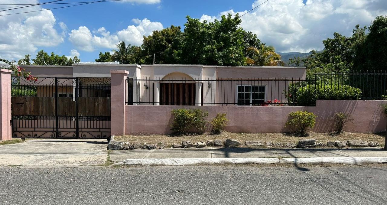 House for Sale   Kingston 6
