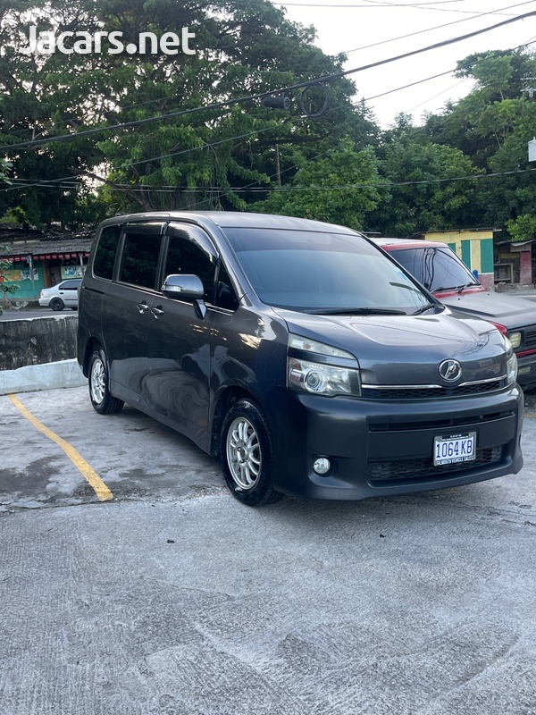 Toyota Voxy 1,8L 2012
