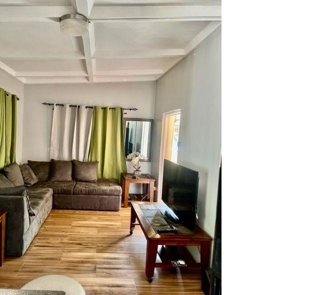 House for Sale   Kingston 20