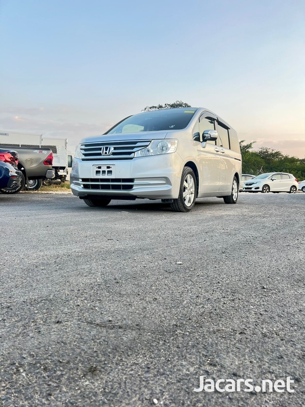 Honda Stepwgn 2,0L 2015