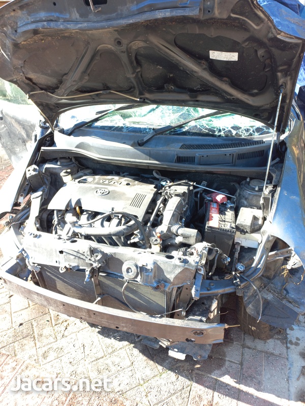 Toyota Sienta 2011