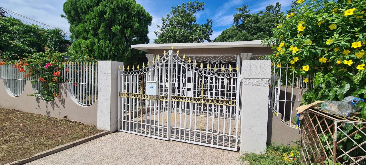 House for Sale   Kingston 20
