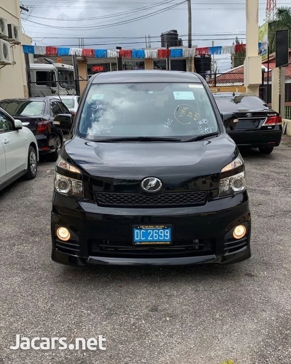 Toyota Voxy 2,0L 2013