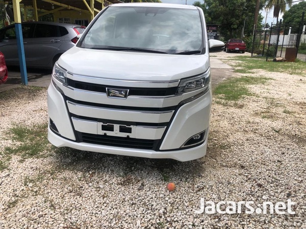 Toyota Voxy 2,0L 2018