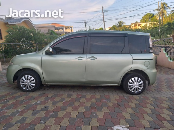 Toyota Sienta 1,5L 2013