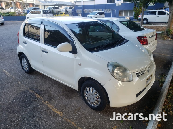 Toyota Passo 1,0L 2014
