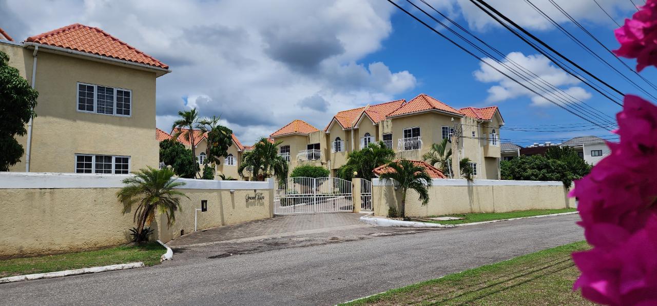 Townhouse for Sale   Kingston 6