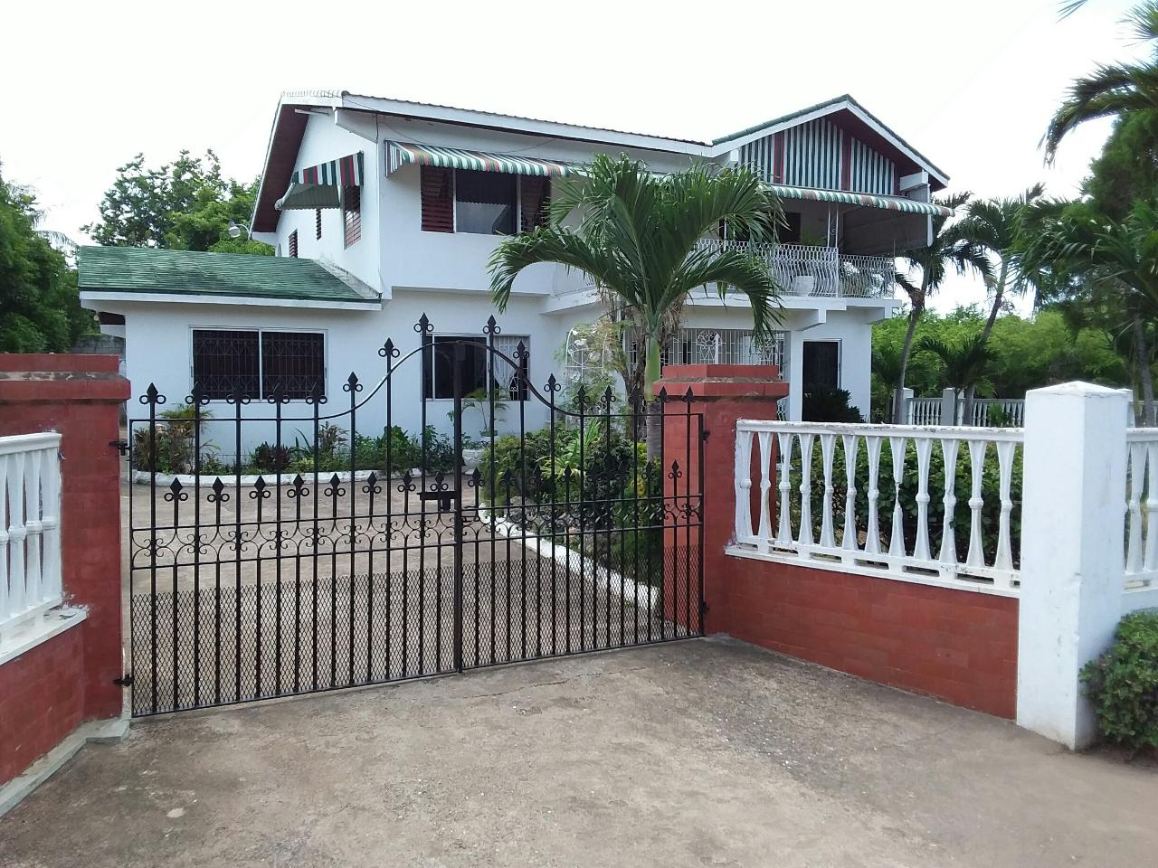 House for Sale   May Pen