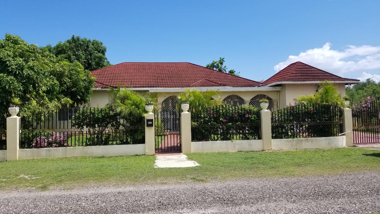 House for Sale   Black River