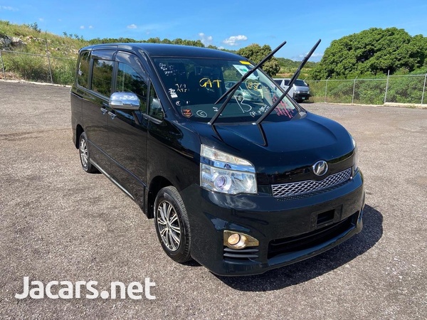 Toyota Voxy 2,0L 2013