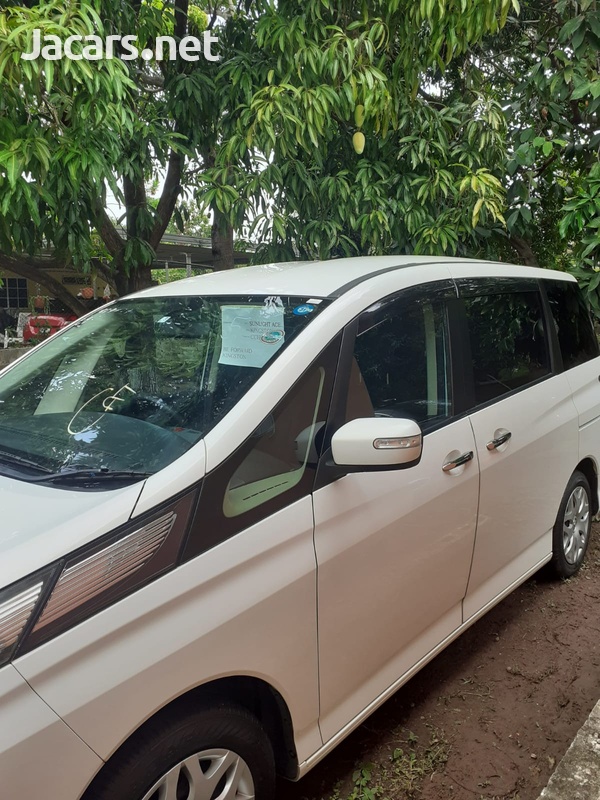 Mazda Biante 1,8L 2013