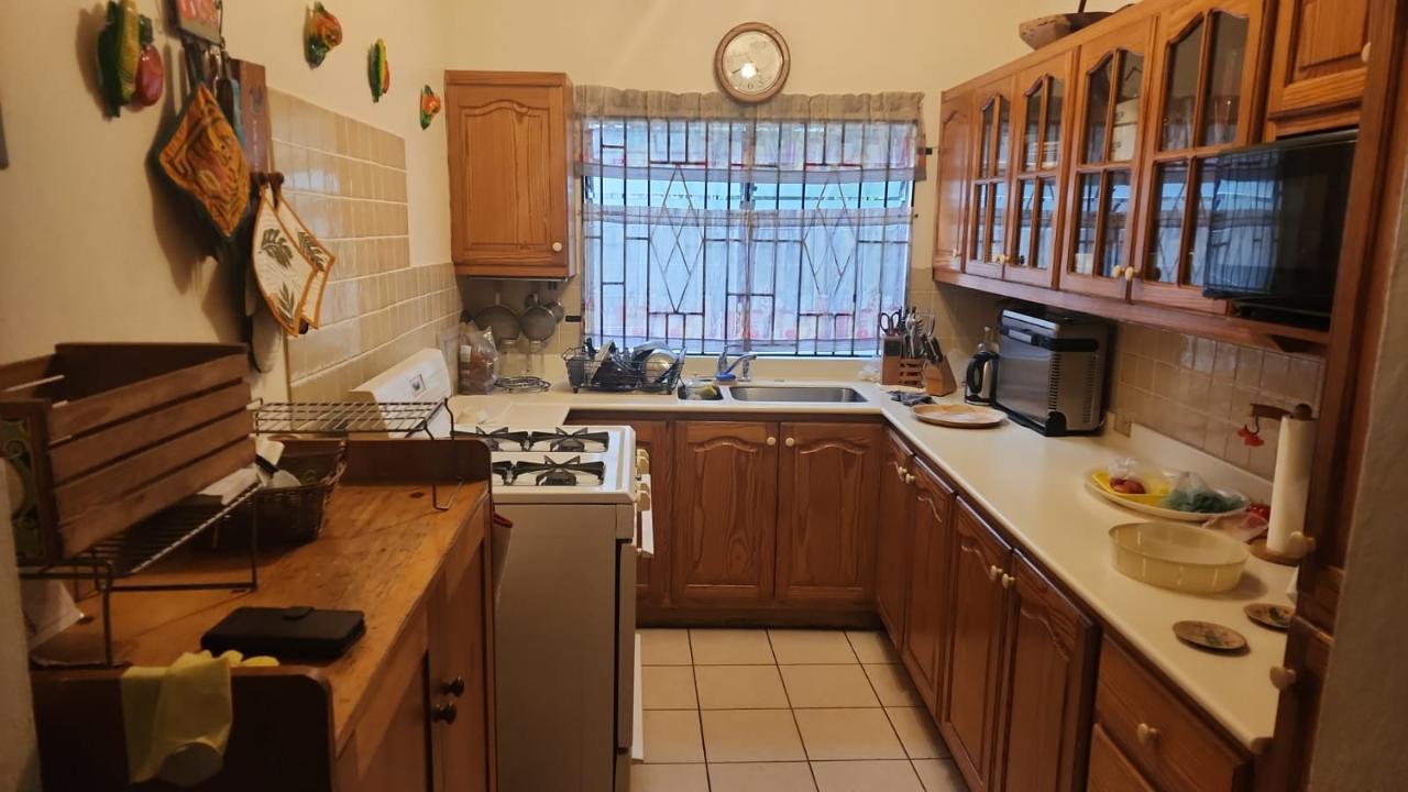 House for Sale   Kingston 10