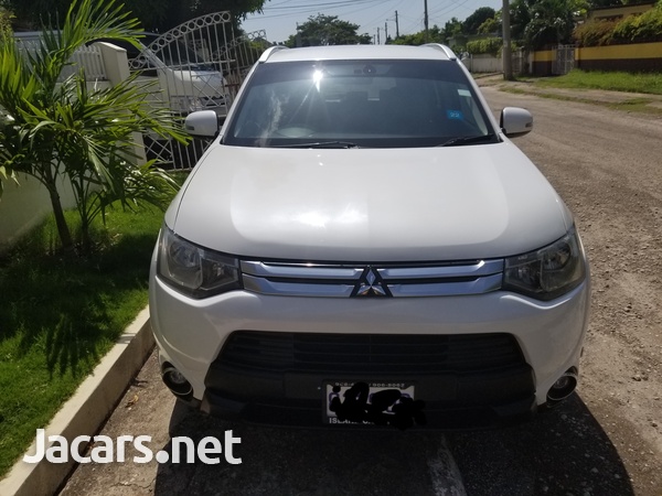 Mitsubishi Outlander or Airtrek 2,4L 2015