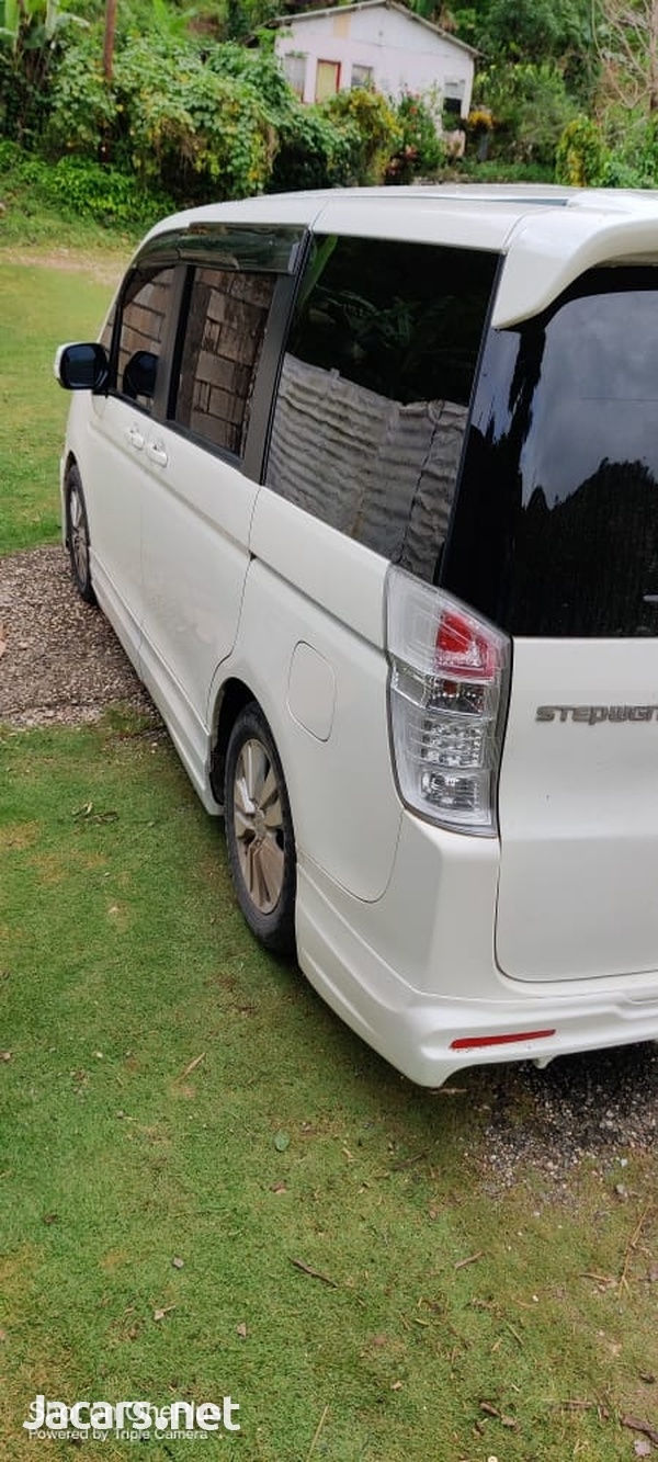 Honda Stepwgn Spada 1,8L 2011