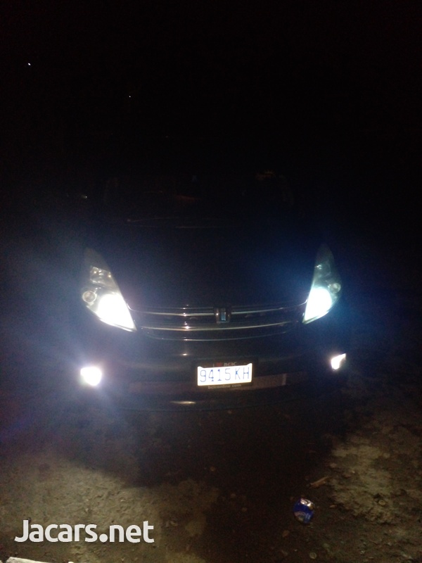 Toyota Isis 2,0L 2011